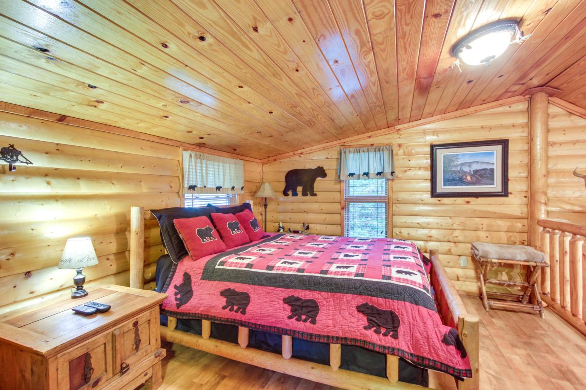 Pet-friendly Log With Backyard And Porch! Cosby